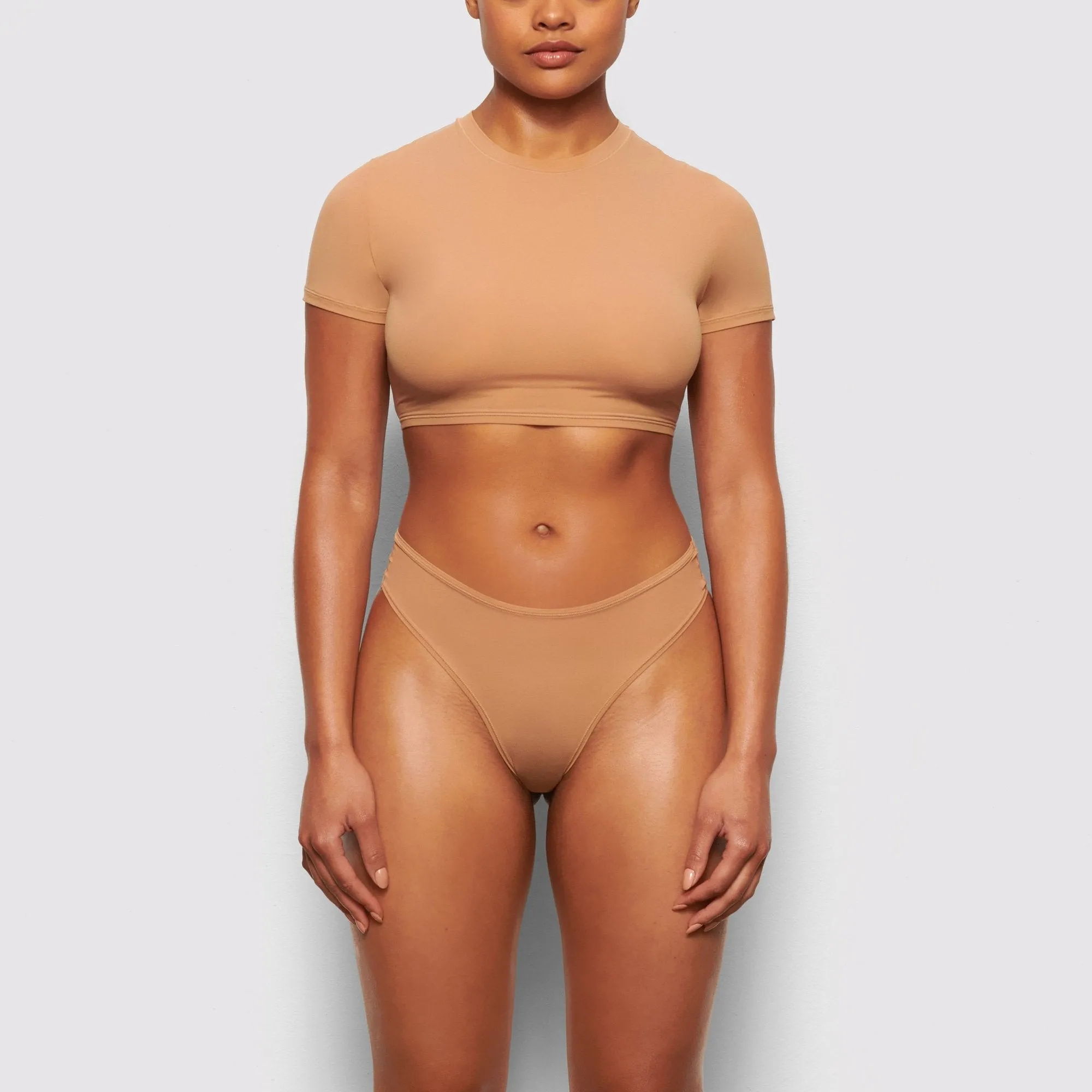 FITS EVERYBODY SUPER CROPPED T-SHIRT | OCHRE